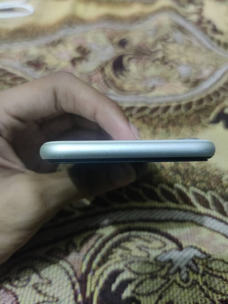 Apple iPhone SE 3