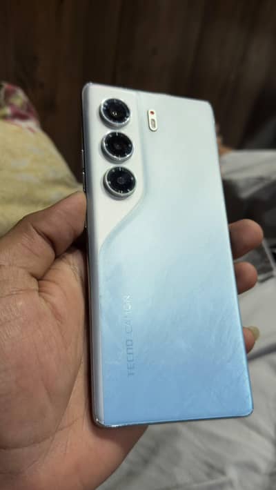 Tecno camon 40 pro