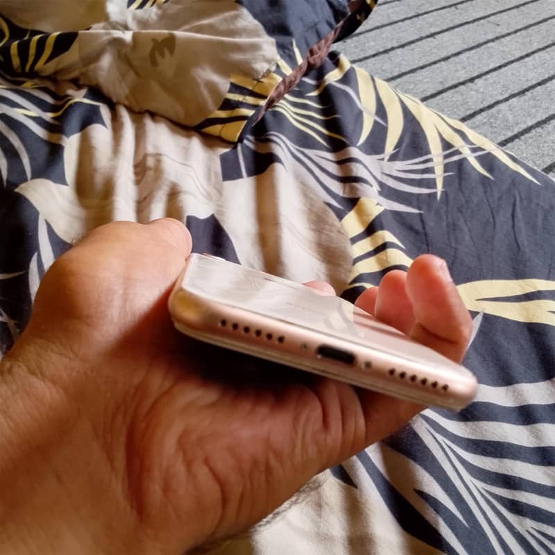 Apple iPhone 8 2