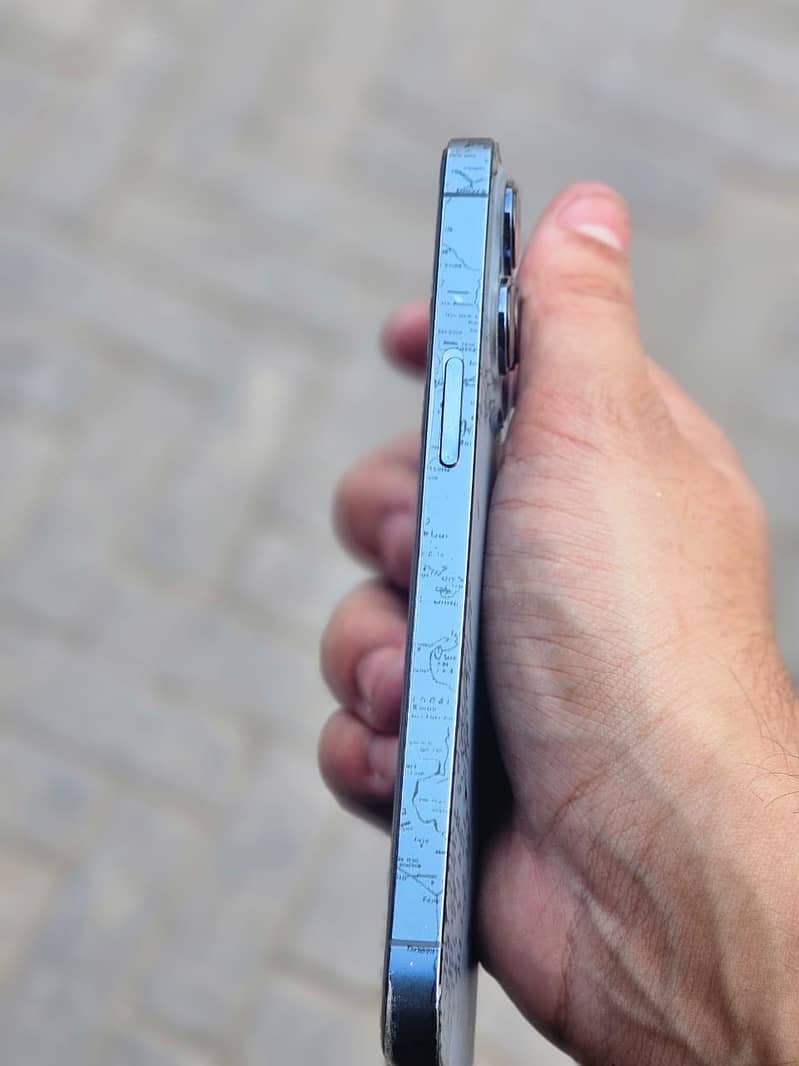 Apple iPhone 13 Pro 4