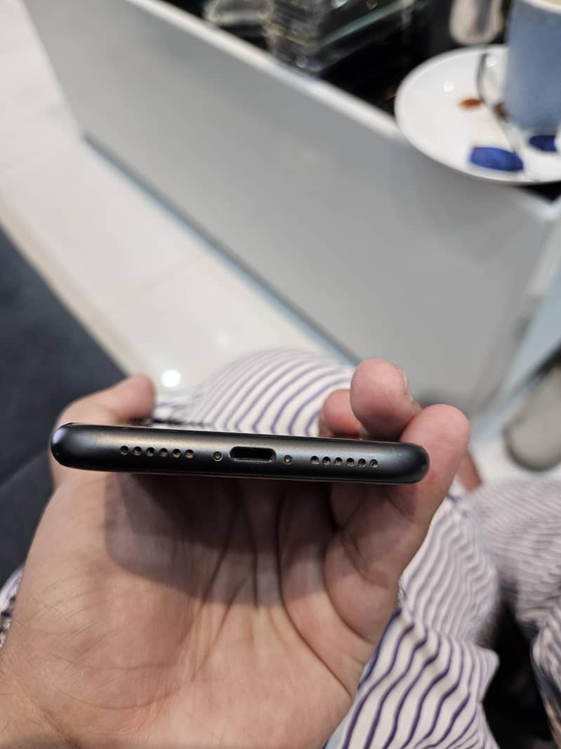 Apple iPhone 11 3