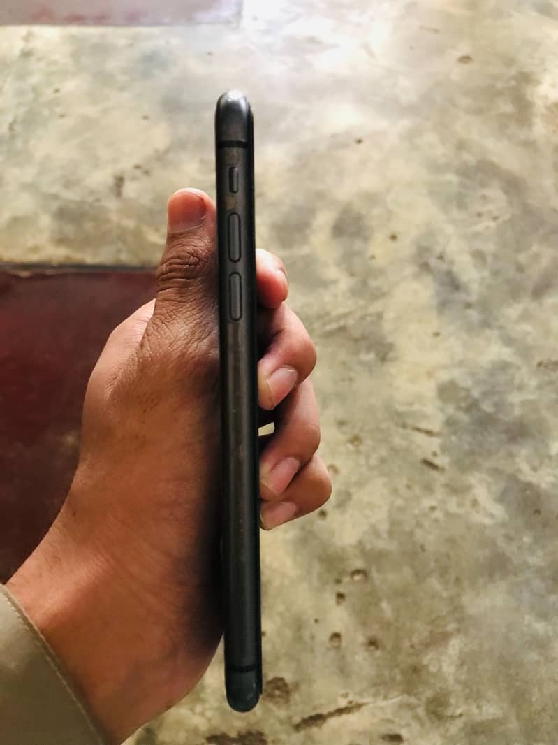 Apple iPhone 11 3