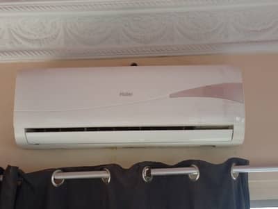 Hair AC 1 TON - Decent Condition