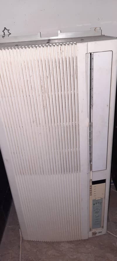 Ship window Ac