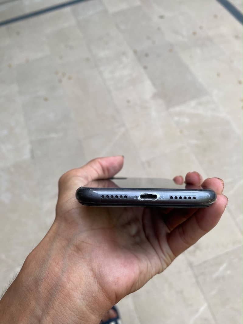 Apple iPhone 11 3