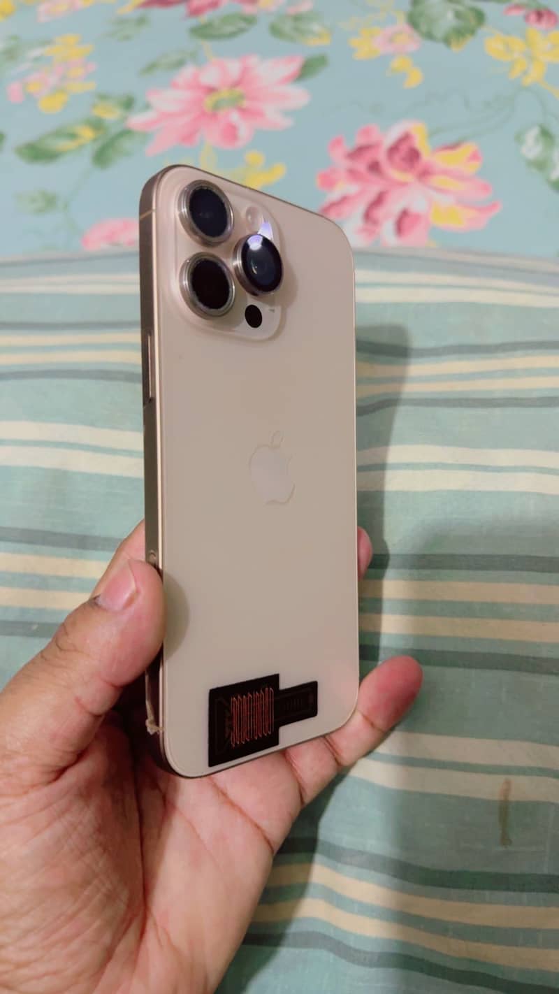 Apple iPhone 16 Pro Max 0
