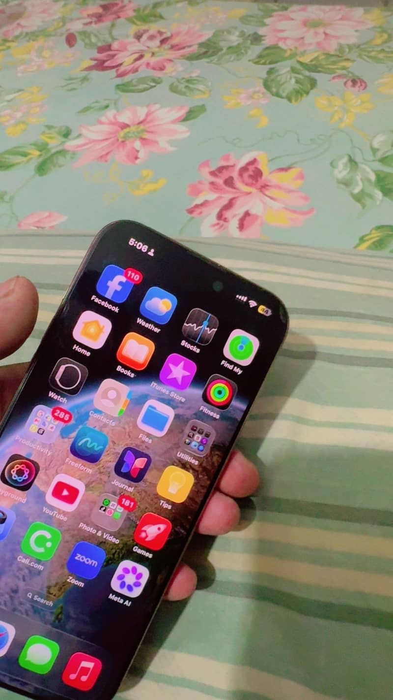 Apple iPhone 16 Pro Max 2