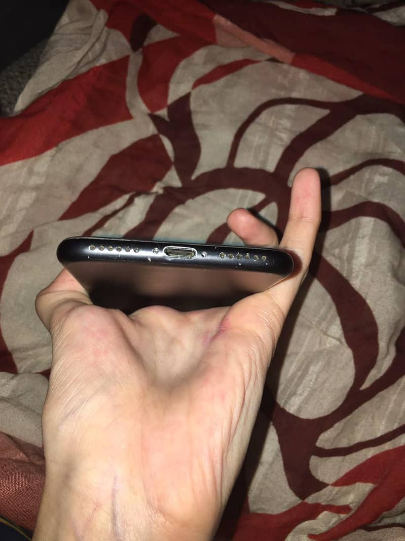 Apple iPhone 7 3