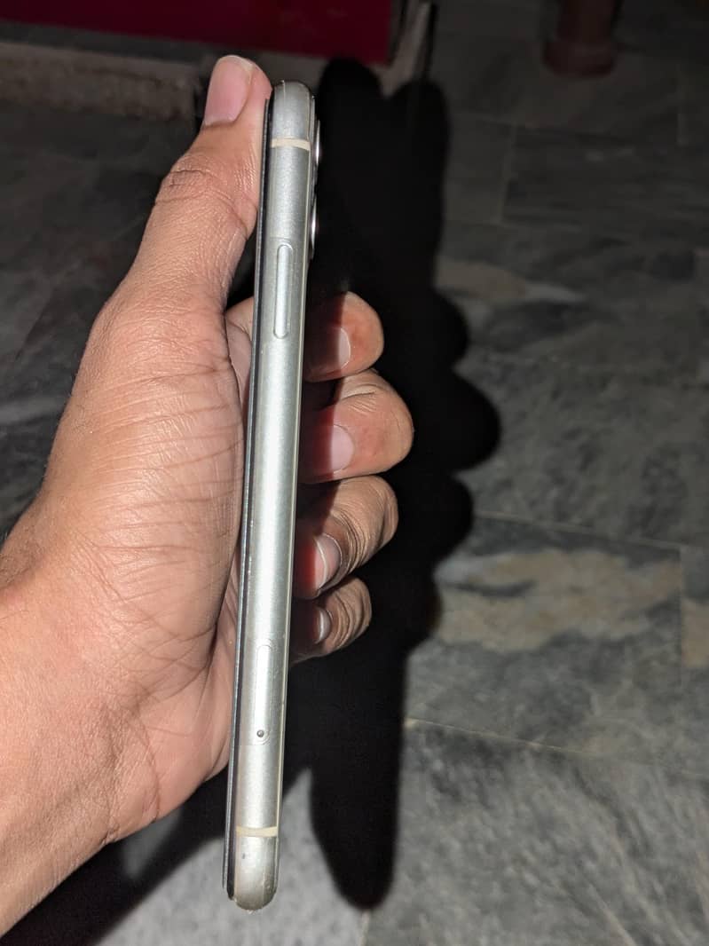 Apple iPhone 11 2