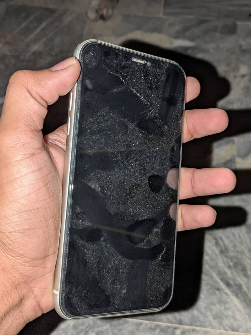 Apple iPhone 11 4