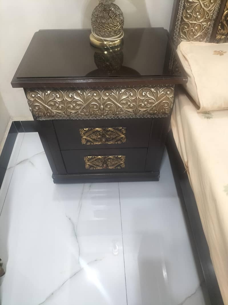 Bed, side table, dressing table 1