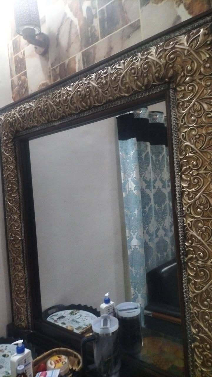 Bed, side table, dressing table 4