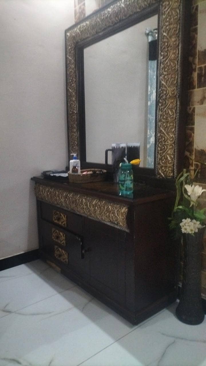 Bed, side table, dressing table 5