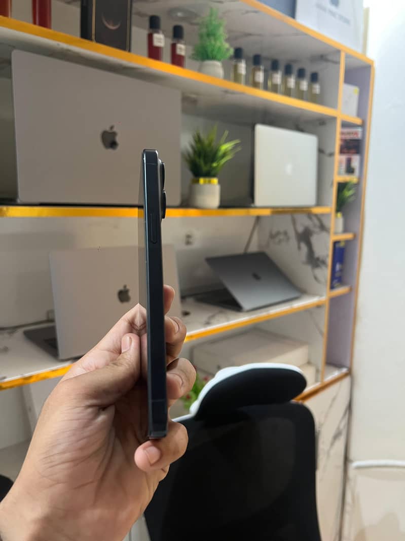 Apple iPhone 13 Pro Max 9