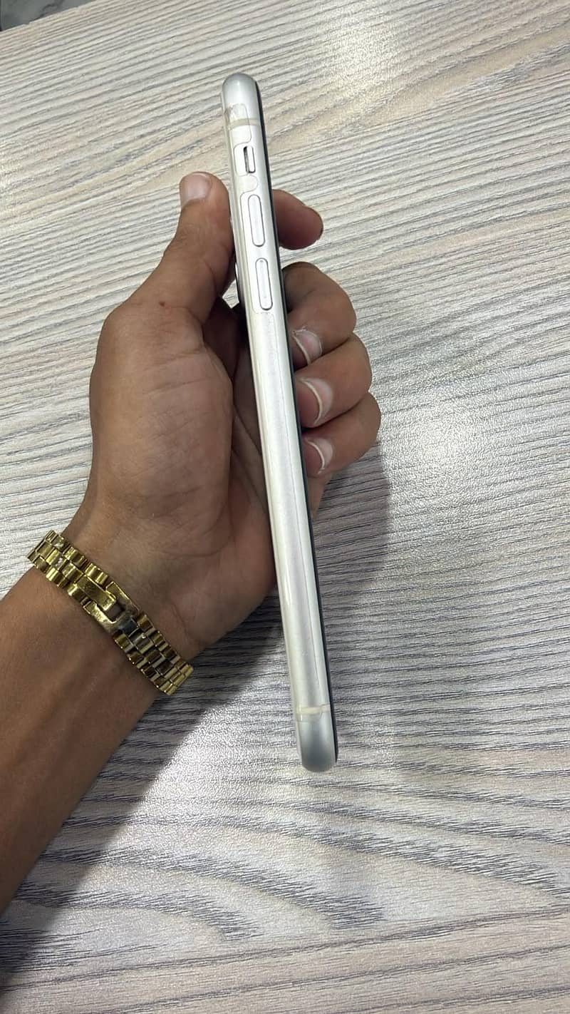 Apple iPhone 11 3