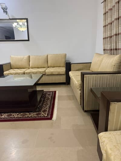 2 sofas double seat 1 sofa 3 seat 2 side table 1 main table