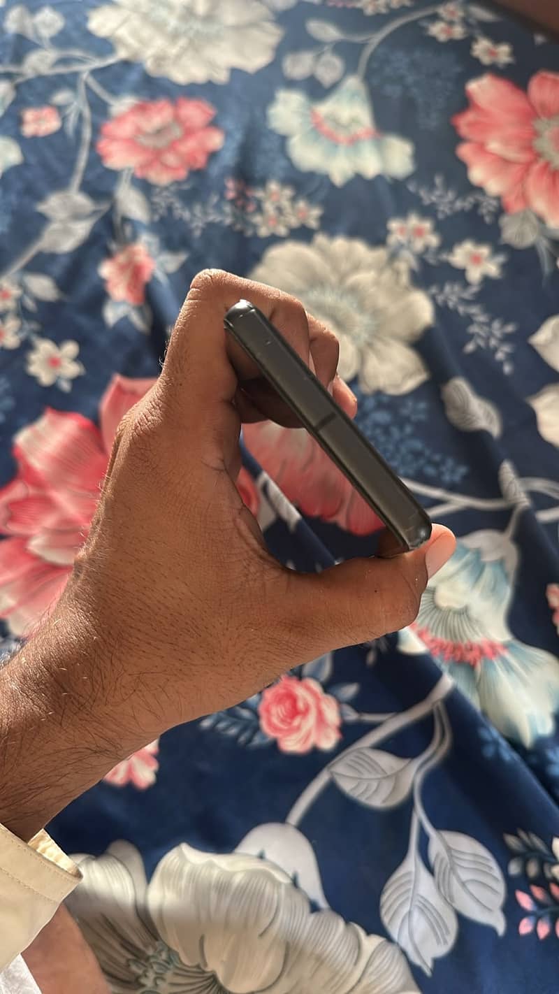 Google Pixel 7 4