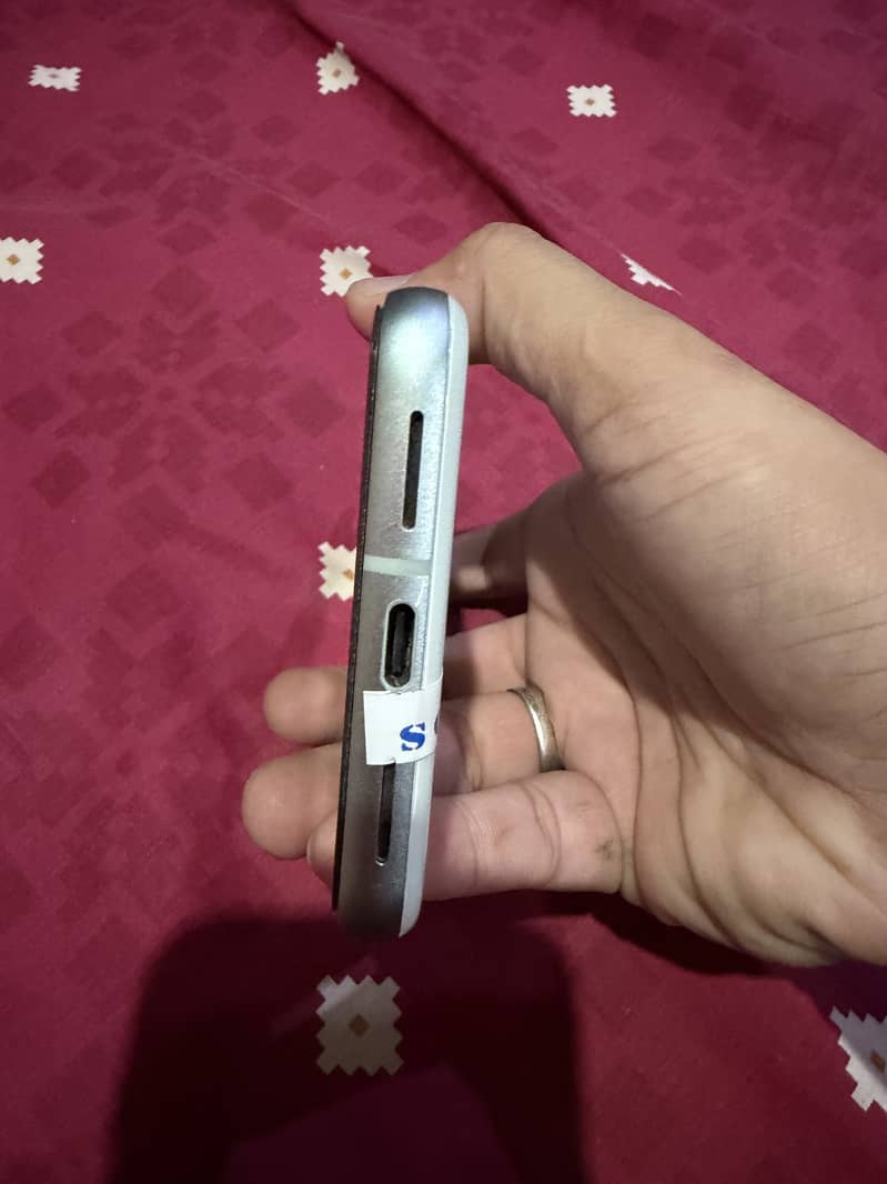 Google Pixel 8 4