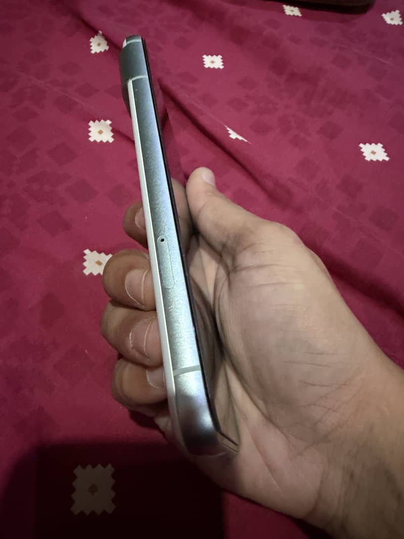 Google Pixel 8 5
