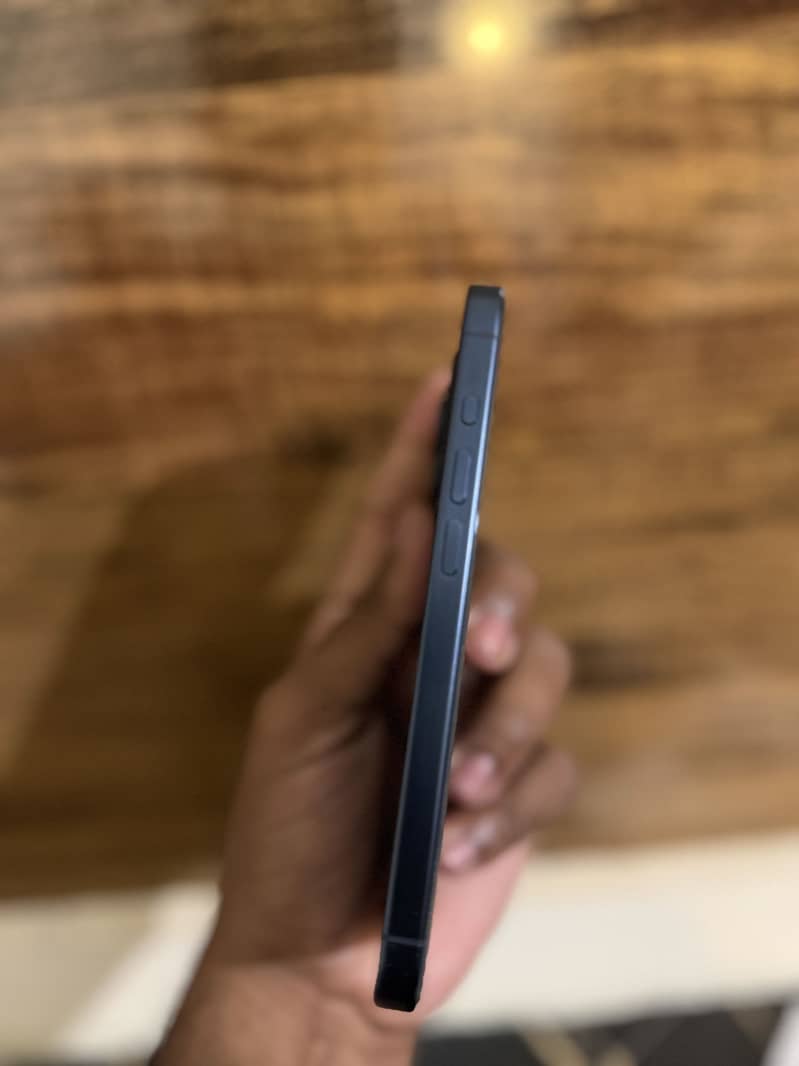 Apple iPhone 15 Pro 4