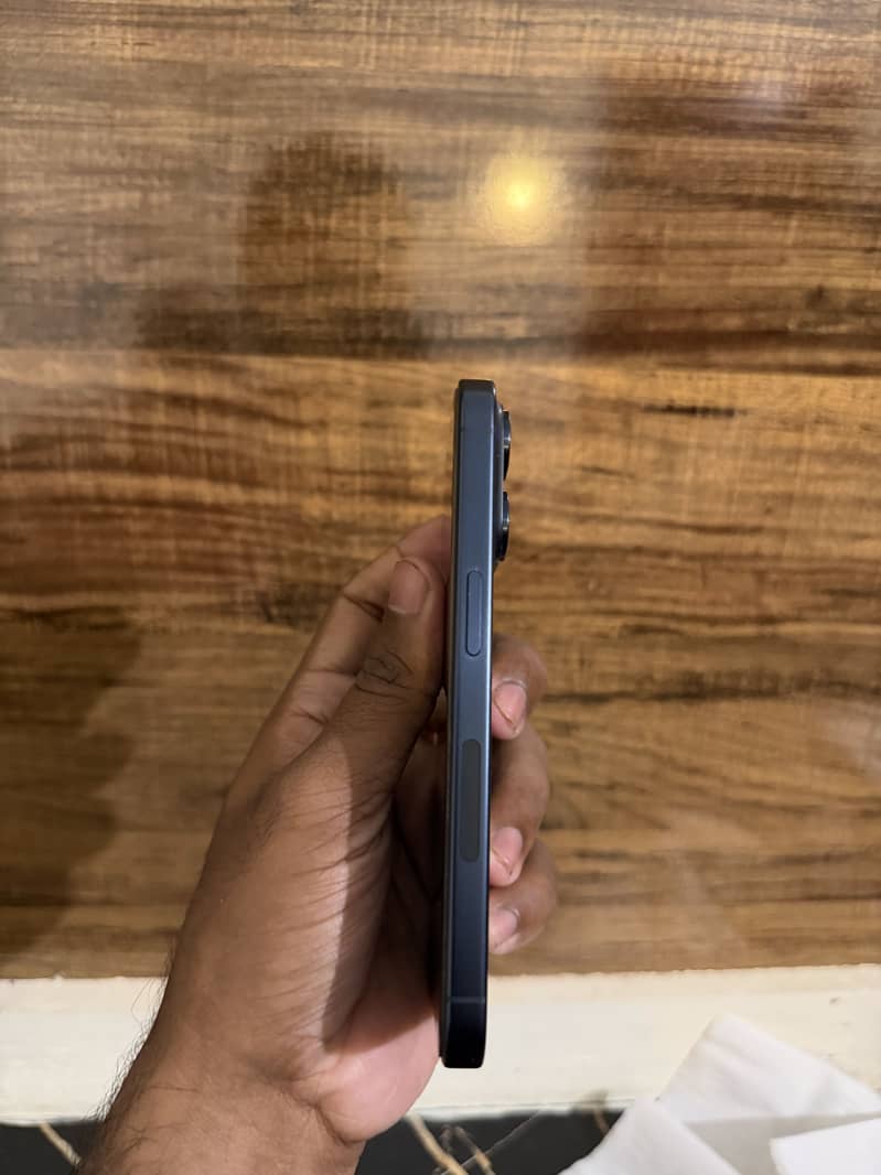 Apple iPhone 15 Pro 6
