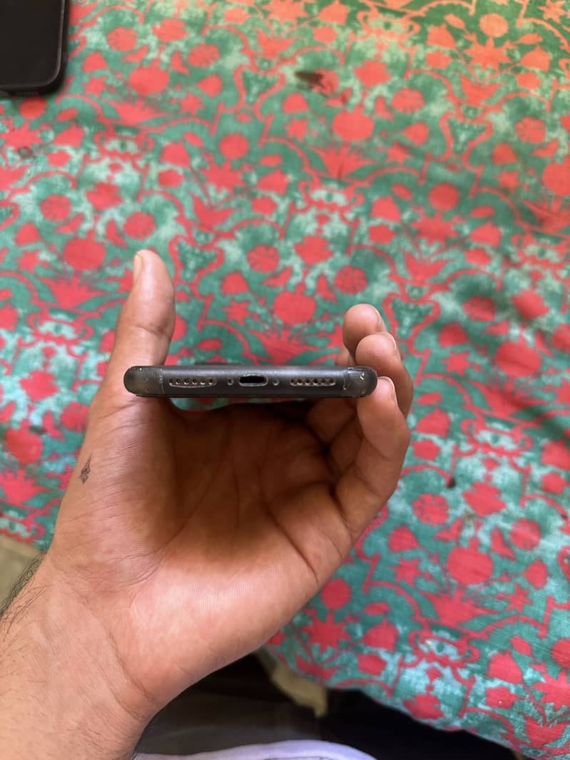 Apple iPhone 11 3