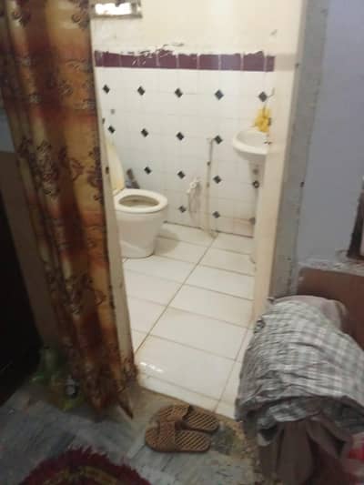 urgent sale out karna hae paisa need hae sirf flate acha saat sotra ha