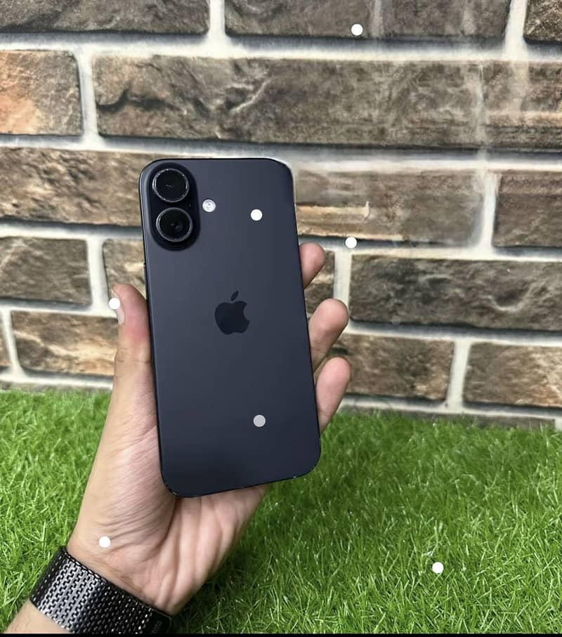 Apple iPhone 16 0