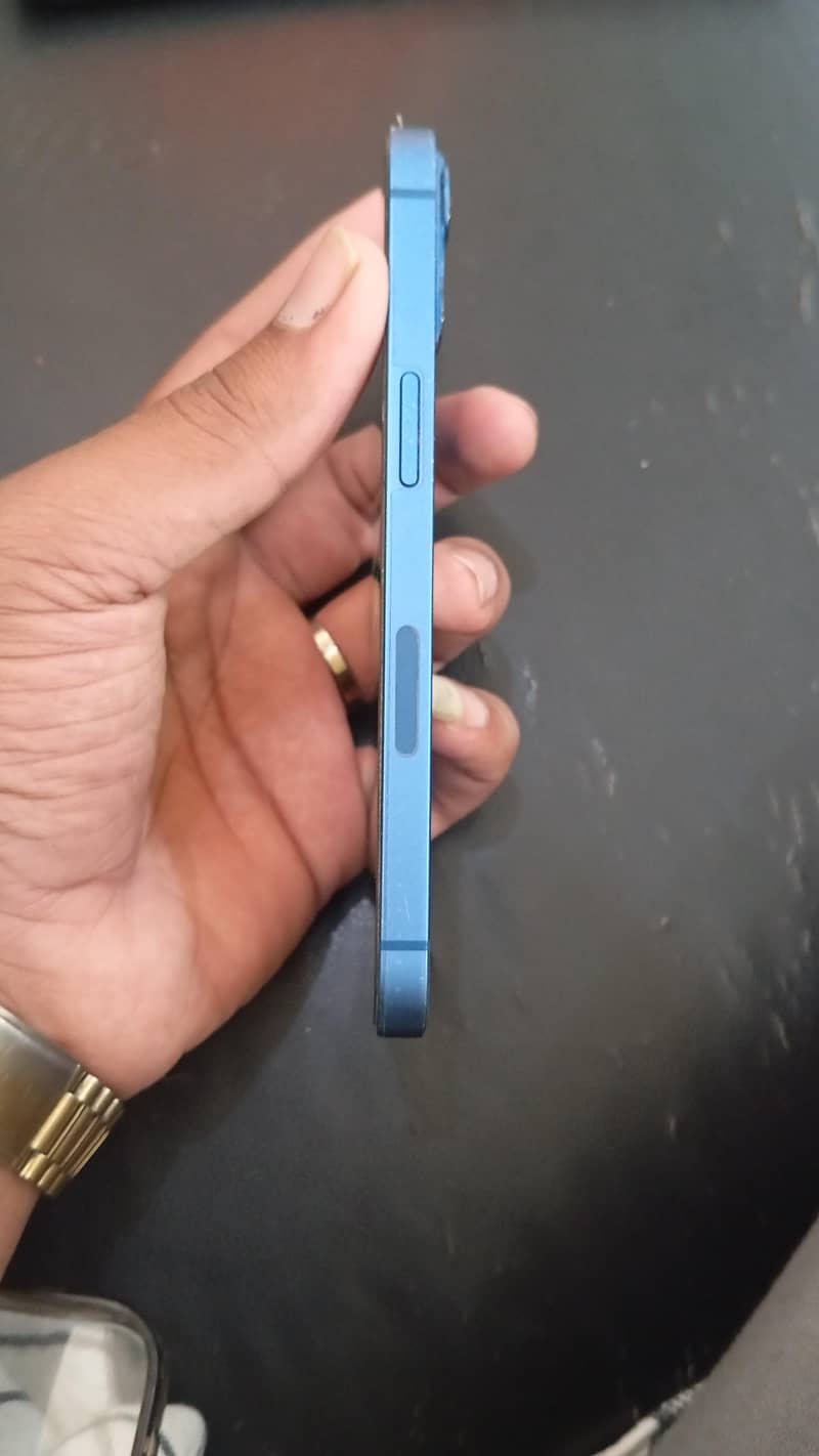Apple iPhone 13 2
