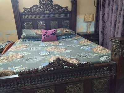 queen bed set with 2 side tables and Big size dressing table