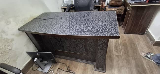 Office executive tabel