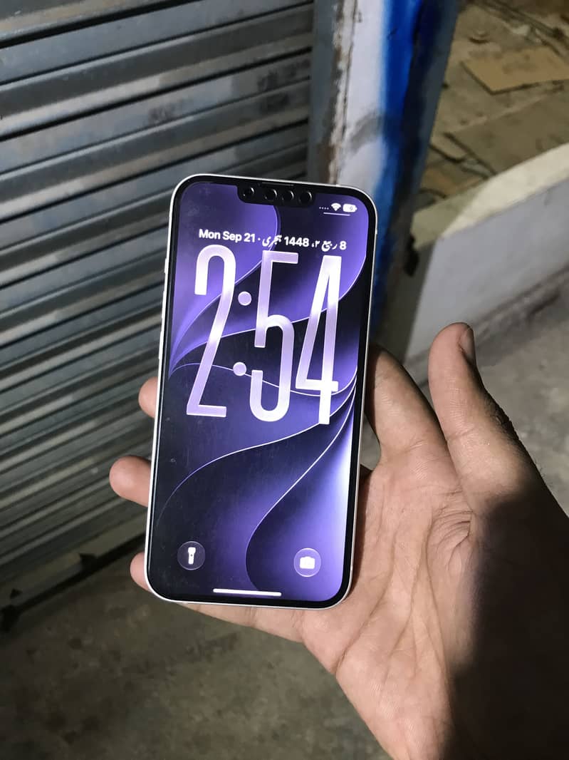 Apple iPhone 13 2
