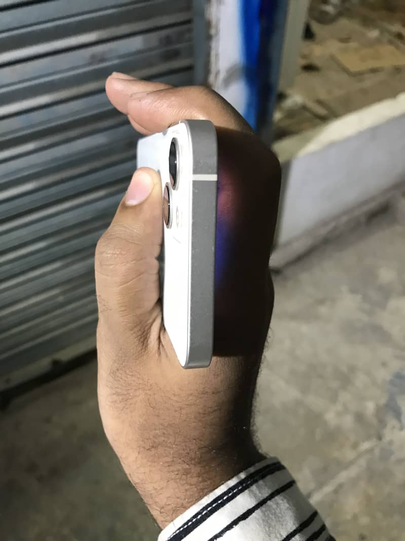 Apple iPhone 13 3