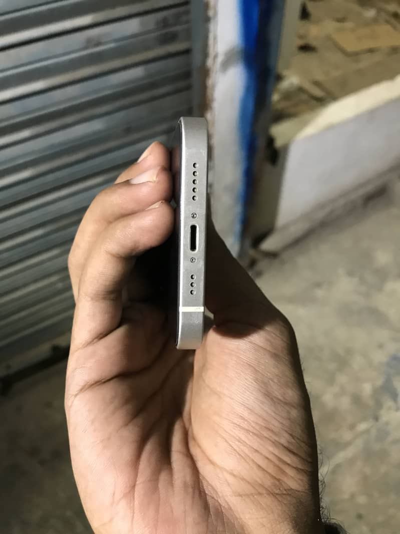 Apple iPhone 13 6