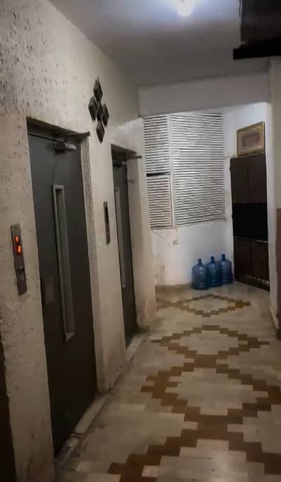 Spacious 2-Bed Lounge Flat for Rent – Clifton Block 1, Karachi