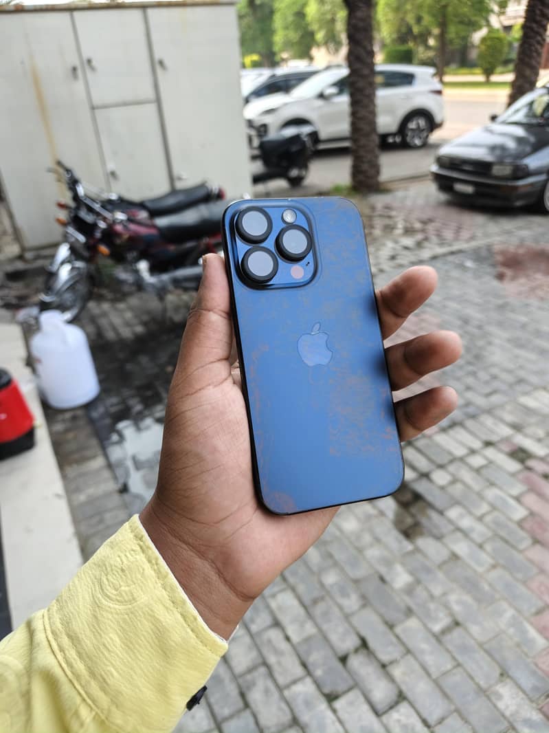 Apple iPhone 15 Pro 0