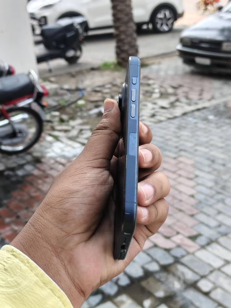 Apple iPhone 15 Pro 1