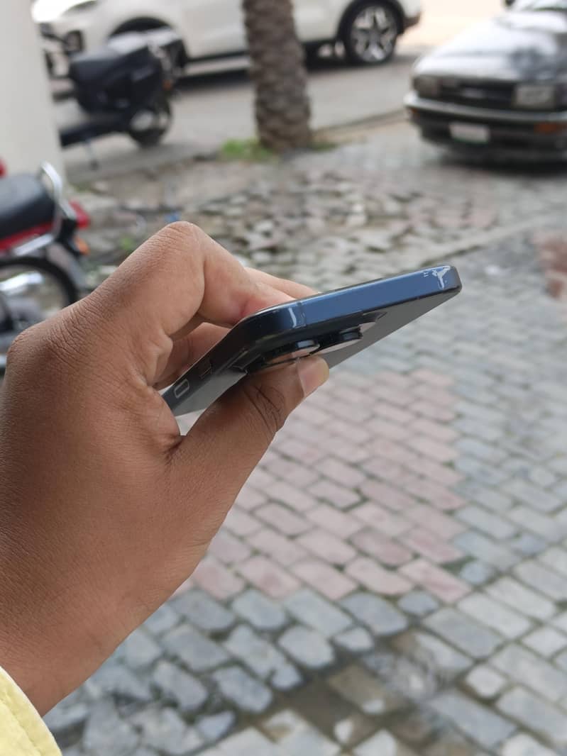 Apple iPhone 15 Pro 2