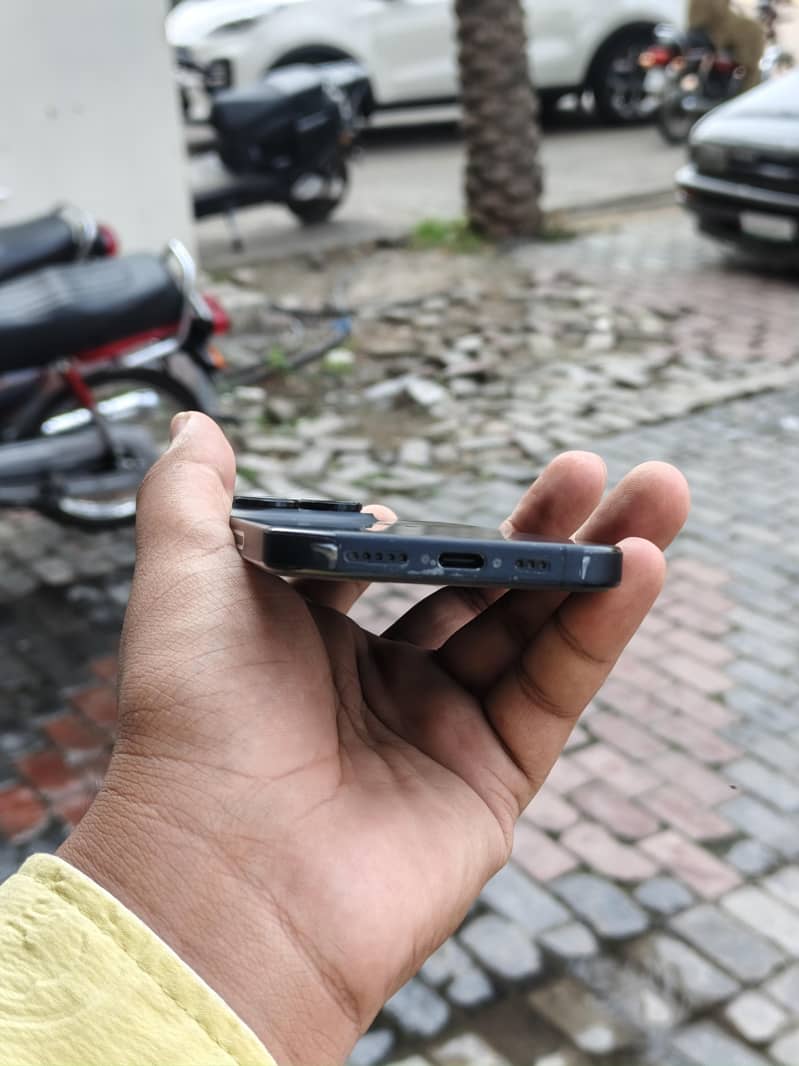 Apple iPhone 15 Pro 4