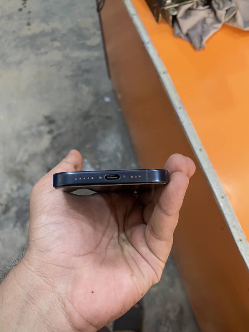 Apple iPhone 15 Pro 0