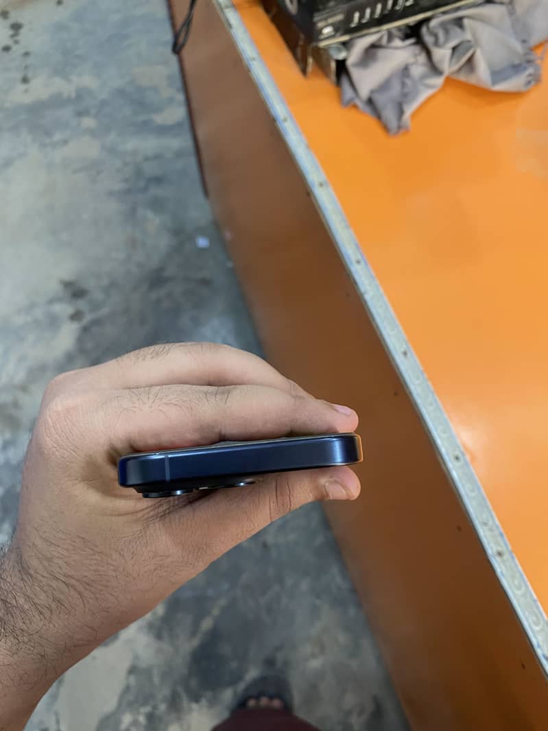 Apple iPhone 15 Pro 2