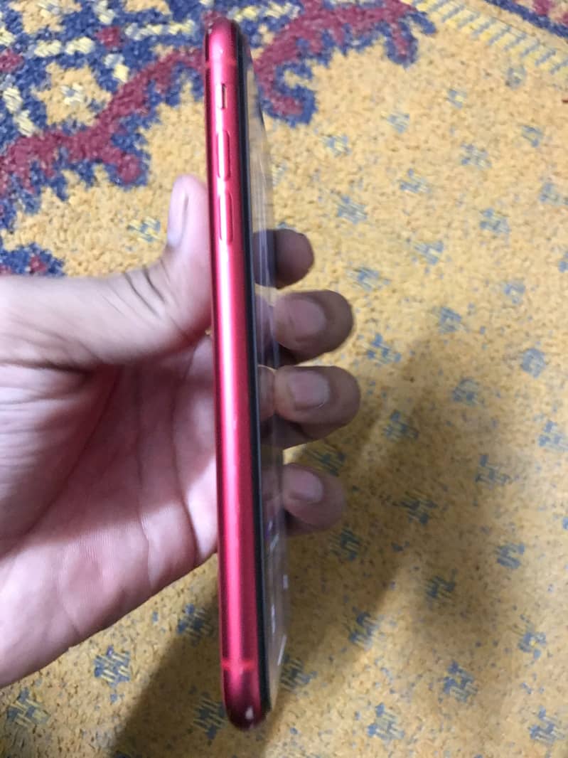 Apple iPhone 11 4