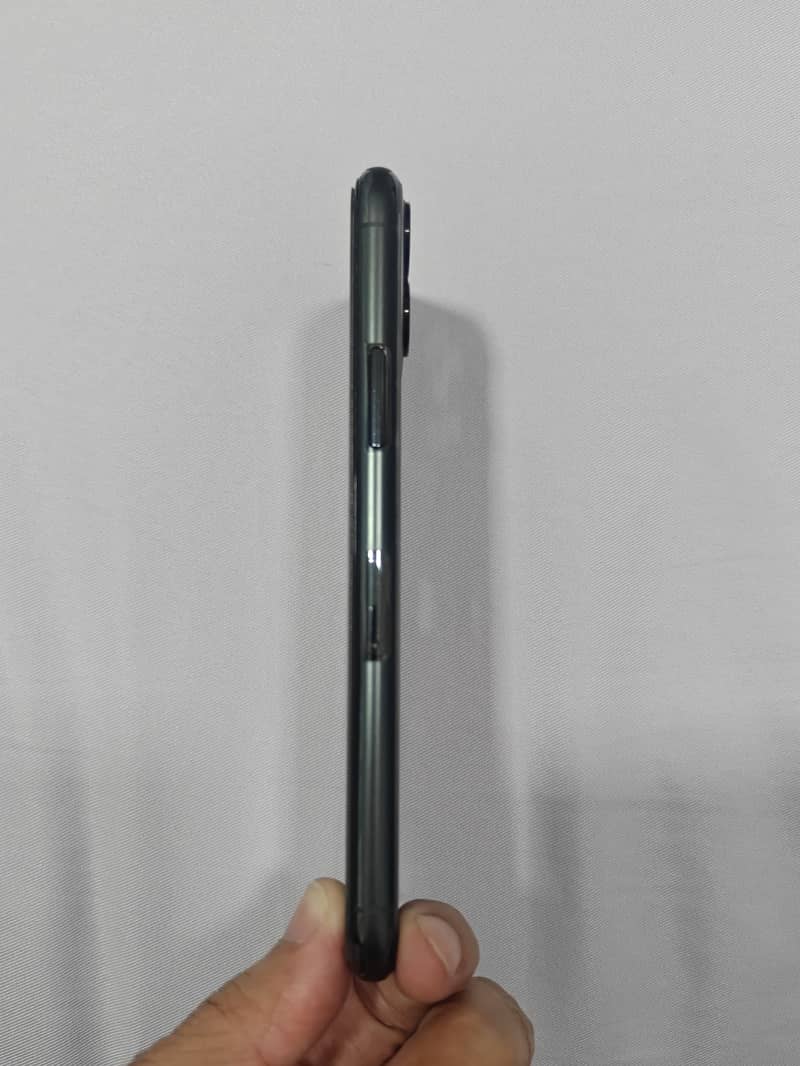 Apple iPhone 11 Pro 4