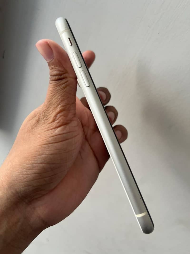 Apple iPhone 11 0