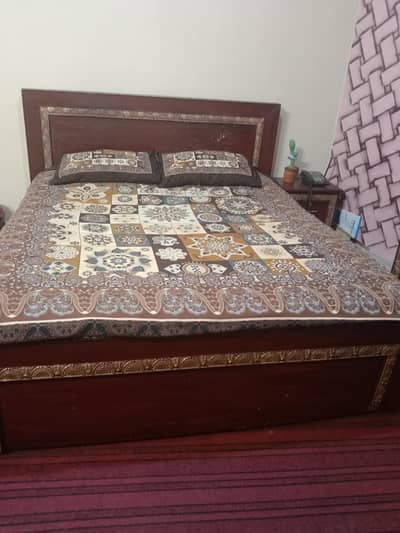 bed,dressing table,showcase