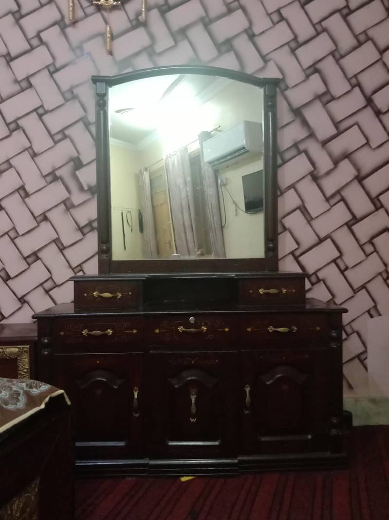 bed,dressing table,showcase 1