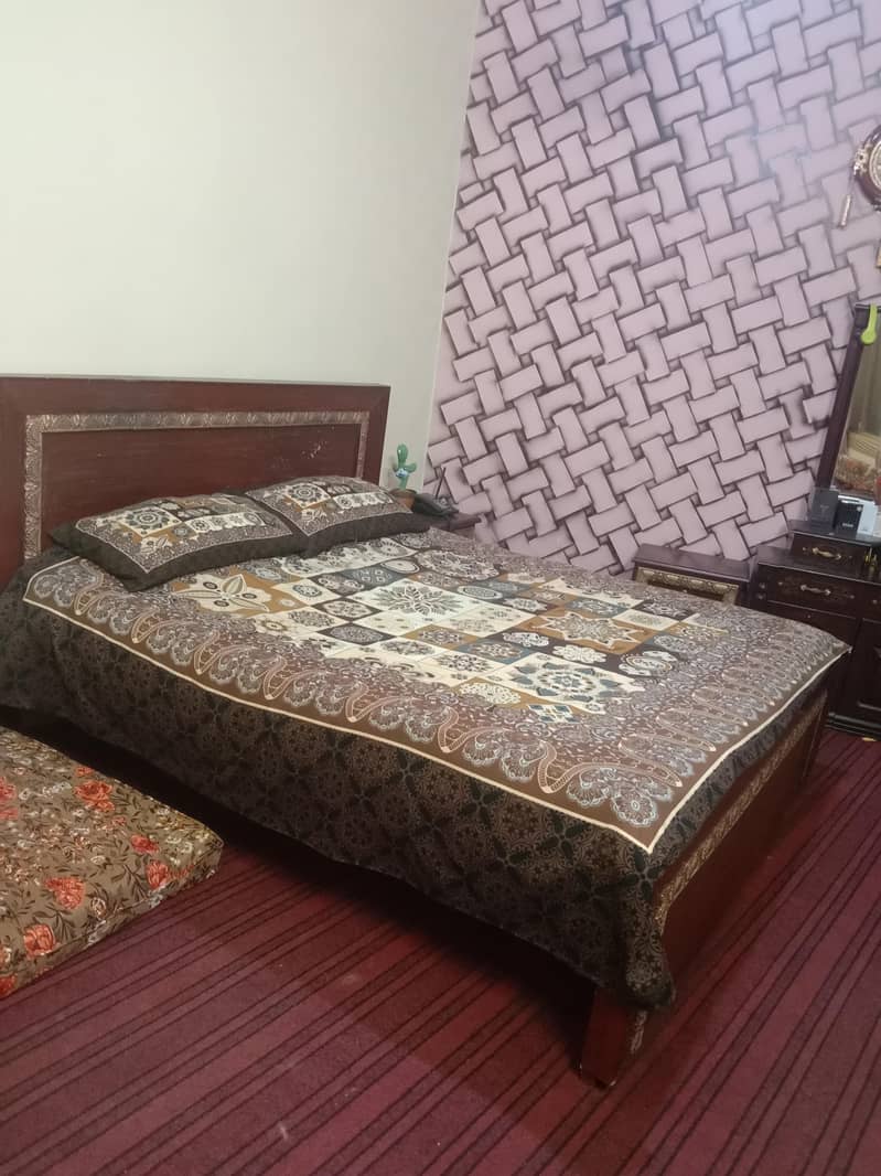 bed,dressing table,showcase 4