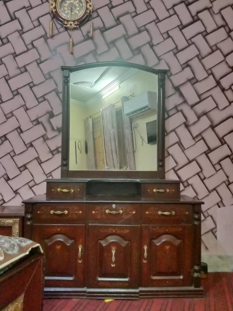 bed,dressing table,showcase 5
