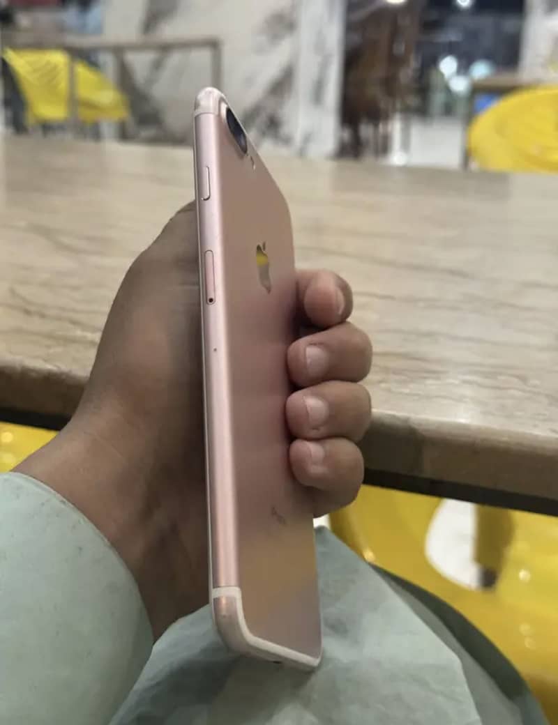 Apple iPhone 7 Plus 2