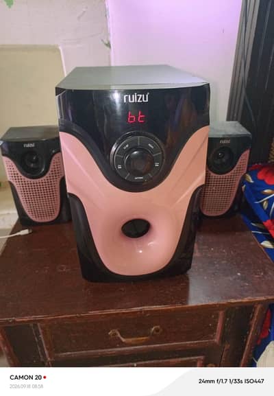 ruizi compny Bluetooth speaker and woofer